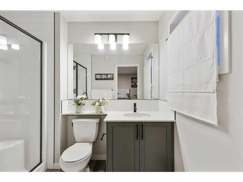 84 Wolf Gate, Okotoks, AB - Indoor Photo Showing Bathroom