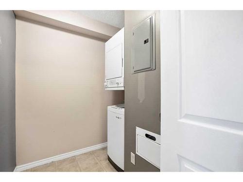 3105-60 Panatella Street Nw, Calgary, AB - Indoor Photo Showing Laundry Room