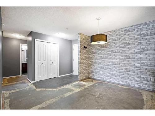 3105-60 Panatella Street Nw, Calgary, AB - Indoor Photo Showing Other Room