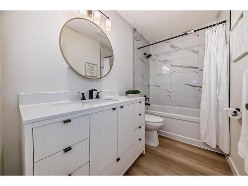 138-3015 51 Street Sw, Calgary, AB - Indoor Photo Showing Bathroom