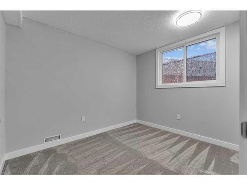 5501 4 Avenue Ne, Calgary, AB - Indoor Photo Showing Other Room