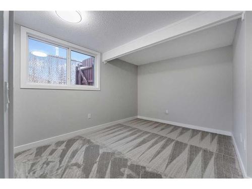 5501 4 Avenue Ne, Calgary, AB - Indoor Photo Showing Other Room