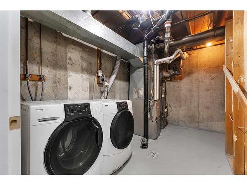 5501 4 Avenue Ne, Calgary, AB - Indoor Photo Showing Laundry Room