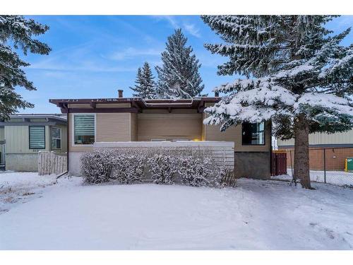 5501 4 Avenue Ne, Calgary, AB - Outdoor