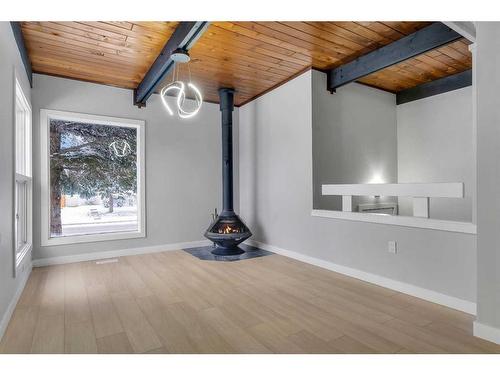 5501 4 Avenue Ne, Calgary, AB - Indoor Photo Showing Other Room