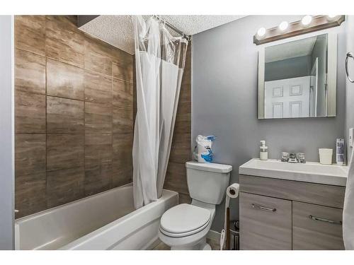 85 Sherwood Common Nw, Calgary, AB - Indoor Photo Showing Bathroom