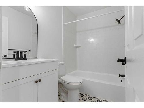 524 Midridge Drive Se, Calgary, AB - Indoor Photo Showing Bathroom