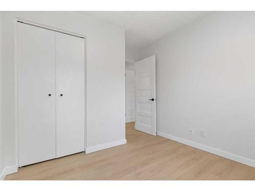 524 Midridge Drive Se, Calgary, AB - Indoor Photo Showing Other Room