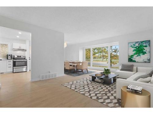 524 Midridge Drive Se, Calgary, AB - Indoor Photo Showing Living Room