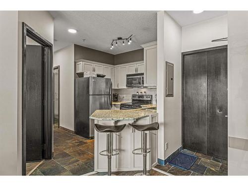 208-901 Mountain Street, Canmore, AB - Indoor Photo Showing Kitchen With Upgraded Kitchen