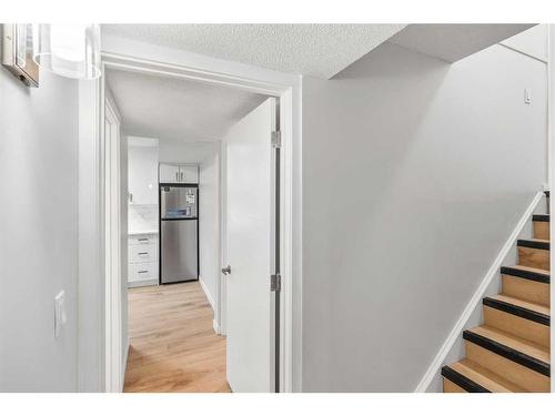 7147 8 Street Nw, Calgary, AB - Indoor Photo Showing Other Room