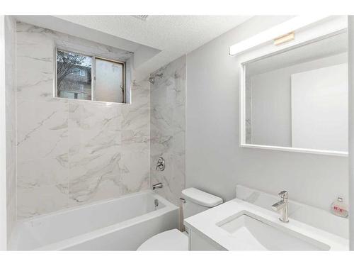 7147 8 Street Nw, Calgary, AB - Indoor Photo Showing Bathroom