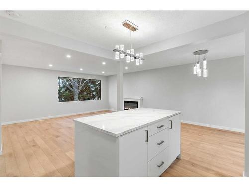 7147 8 Street Nw, Calgary, AB - Indoor