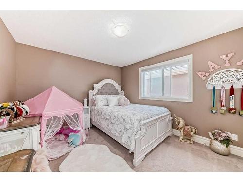 550 Marina Drive, Chestermere, AB - Indoor Photo Showing Bedroom