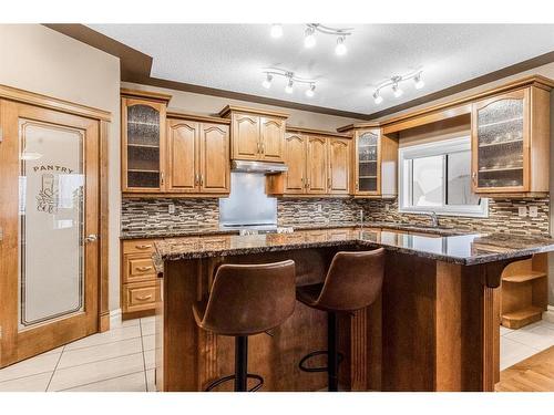 550 Marina Drive, Chestermere, AB - Indoor Photo Showing Kitchen