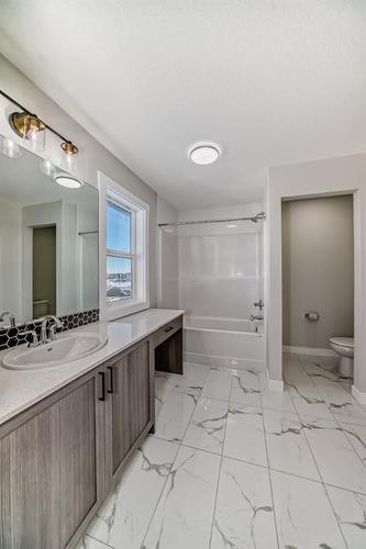 58 Cobbleridge Place Sw, Airdrie, AB - Indoor Photo Showing Bathroom