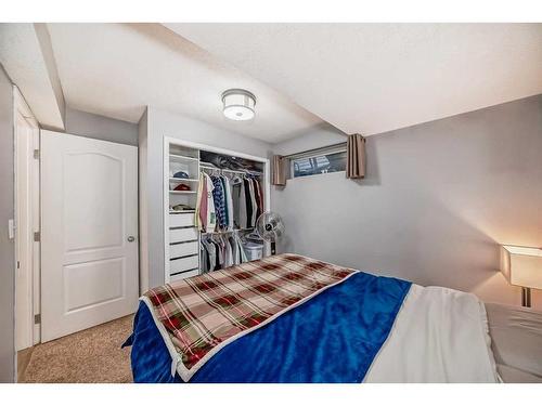 960 Wilson Way, Canmore, AB - Indoor Photo Showing Bedroom