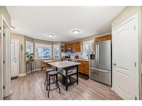 960 Wilson Way, Canmore, AB - Indoor Photo Showing Kitchen