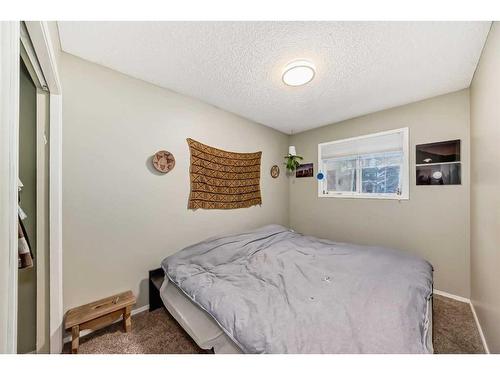 960 Wilson Way, Canmore, AB - Indoor Photo Showing Bedroom