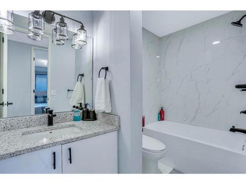 9 Sunvale Crescent Se, Calgary, AB - Indoor Photo Showing Bathroom