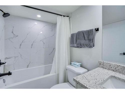 9 Sunvale Crescent Se, Calgary, AB - Indoor Photo Showing Bathroom