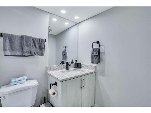 9 Sunvale Crescent Se, Calgary, AB - Indoor Photo Showing Bathroom