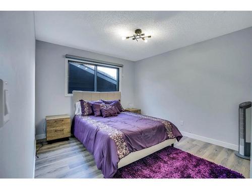 9 Sunvale Crescent Se, Calgary, AB - Indoor Photo Showing Bedroom