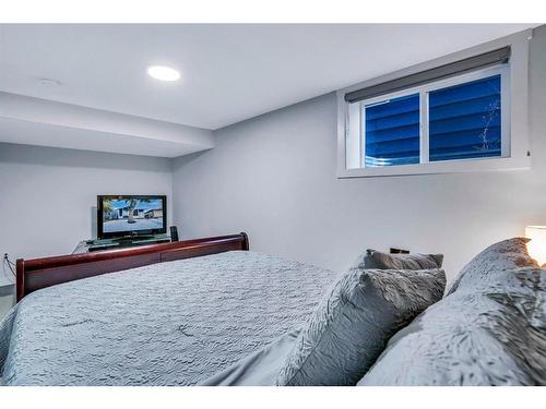 9 Sunvale Crescent Se, Calgary, AB - Indoor Photo Showing Bedroom