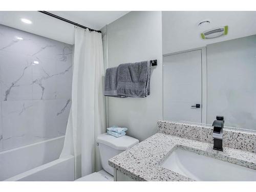 9 Sunvale Crescent Se, Calgary, AB - Indoor Photo Showing Bathroom