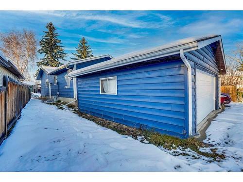 9 Sunvale Crescent Se, Calgary, AB - Outdoor