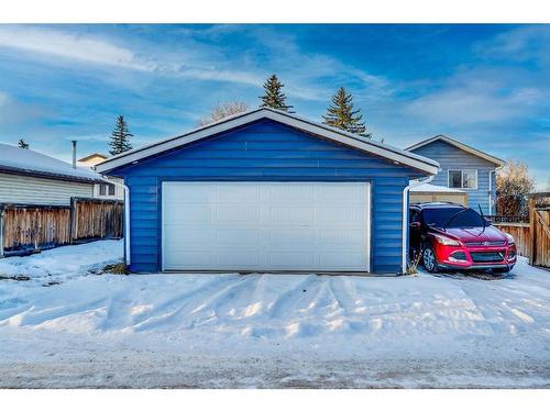 9 Sunvale Crescent Se, Calgary, AB - Outdoor