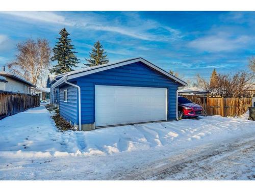 9 Sunvale Crescent Se, Calgary, AB - Outdoor