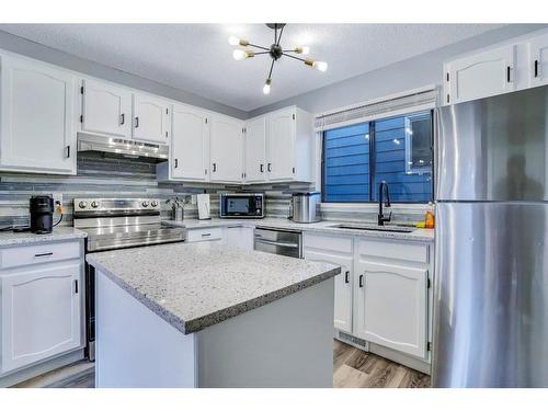 9 Sunvale Crescent Se, Calgary, AB - Indoor Photo Showing Kitchen