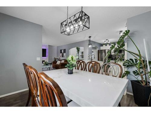 214 Evansmeade Point Nw, Calgary, AB - Indoor Photo Showing Dining Room