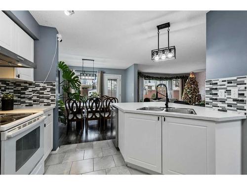 214 Evansmeade Point Nw, Calgary, AB - Indoor Photo Showing Kitchen With Double Sink