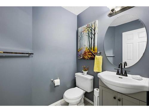 214 Evansmeade Point Nw, Calgary, AB - Indoor Photo Showing Bathroom