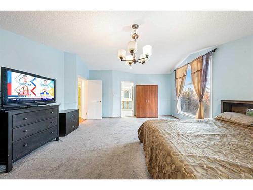 153 Somerset Way Sw, Calgary, AB - Indoor Photo Showing Bedroom