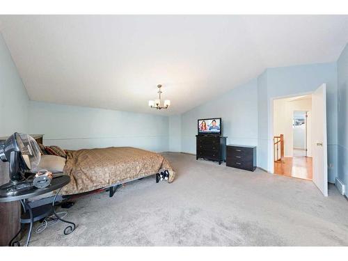 153 Somerset Way Sw, Calgary, AB - Indoor Photo Showing Bedroom