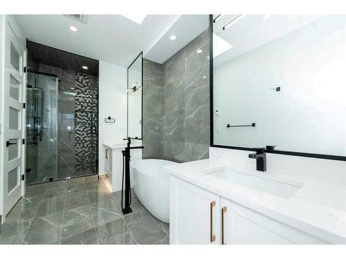 105 Hartford Road Nw, Calgary, AB - Indoor Photo Showing Bathroom