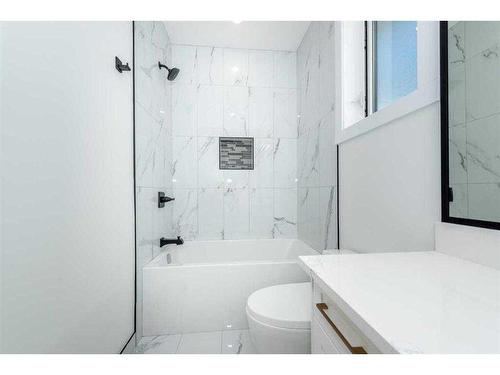 105 Hartford Road Nw, Calgary, AB - Indoor Photo Showing Bathroom