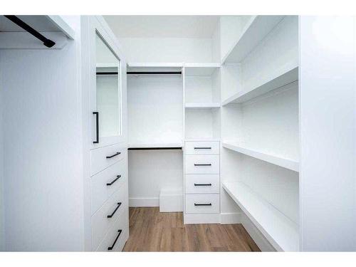 105 Hartford Road Nw, Calgary, AB - Indoor With Storage