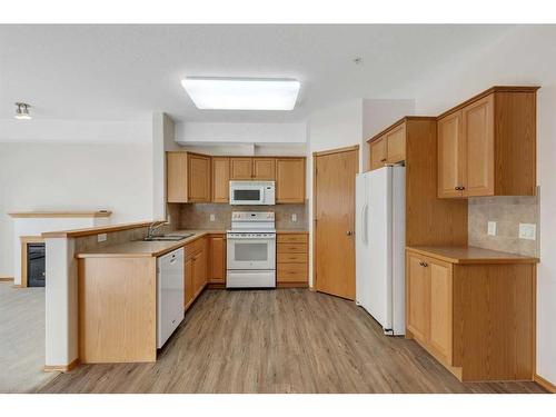 2253-151 Country Village Road Ne, Calgary, AB - Indoor Photo Showing Kitchen