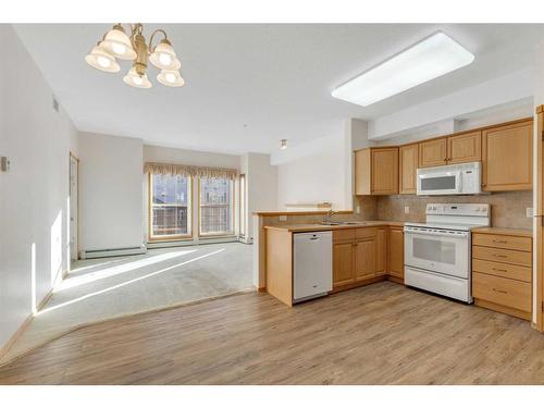 2253-151 Country Village Road Ne, Calgary, AB - Indoor Photo Showing Kitchen