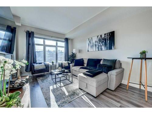 305-1702 17 Avenue Sw, Calgary, AB - Indoor Photo Showing Living Room