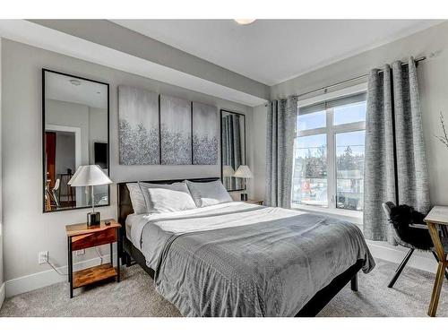 305-1702 17 Avenue Sw, Calgary, AB - Indoor Photo Showing Bedroom