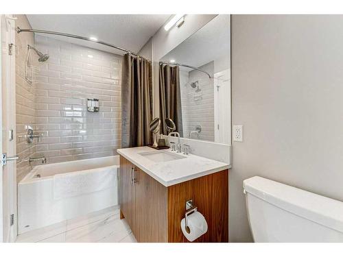 305-1702 17 Avenue Sw, Calgary, AB - Indoor Photo Showing Bathroom