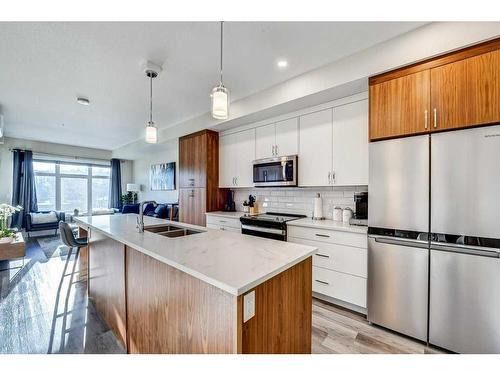 305-1702 17 Avenue Sw, Calgary, AB - Indoor Photo Showing Kitchen With Double Sink With Upgraded Kitchen