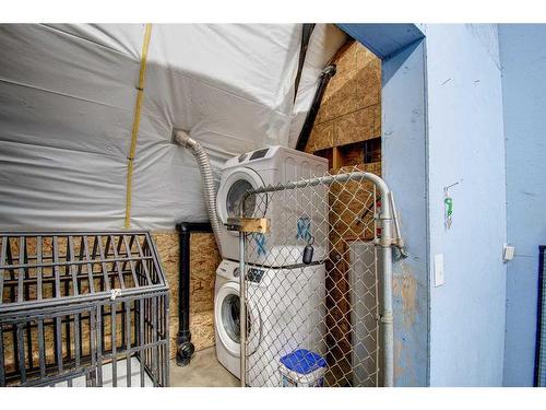 283211 Township Road 284, Rural Rocky View County, AB - Indoor Photo Showing Laundry Room