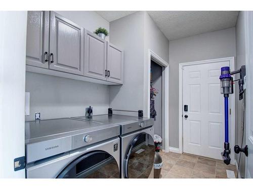 283211 Township Road 284, Rural Rocky View County, AB - Indoor Photo Showing Laundry Room