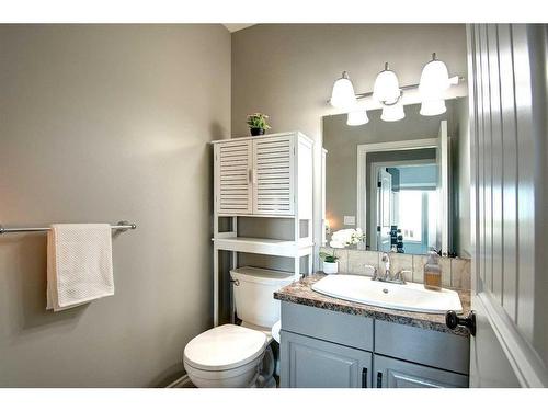 283211 Township Road 284, Rural Rocky View County, AB - Indoor Photo Showing Bathroom